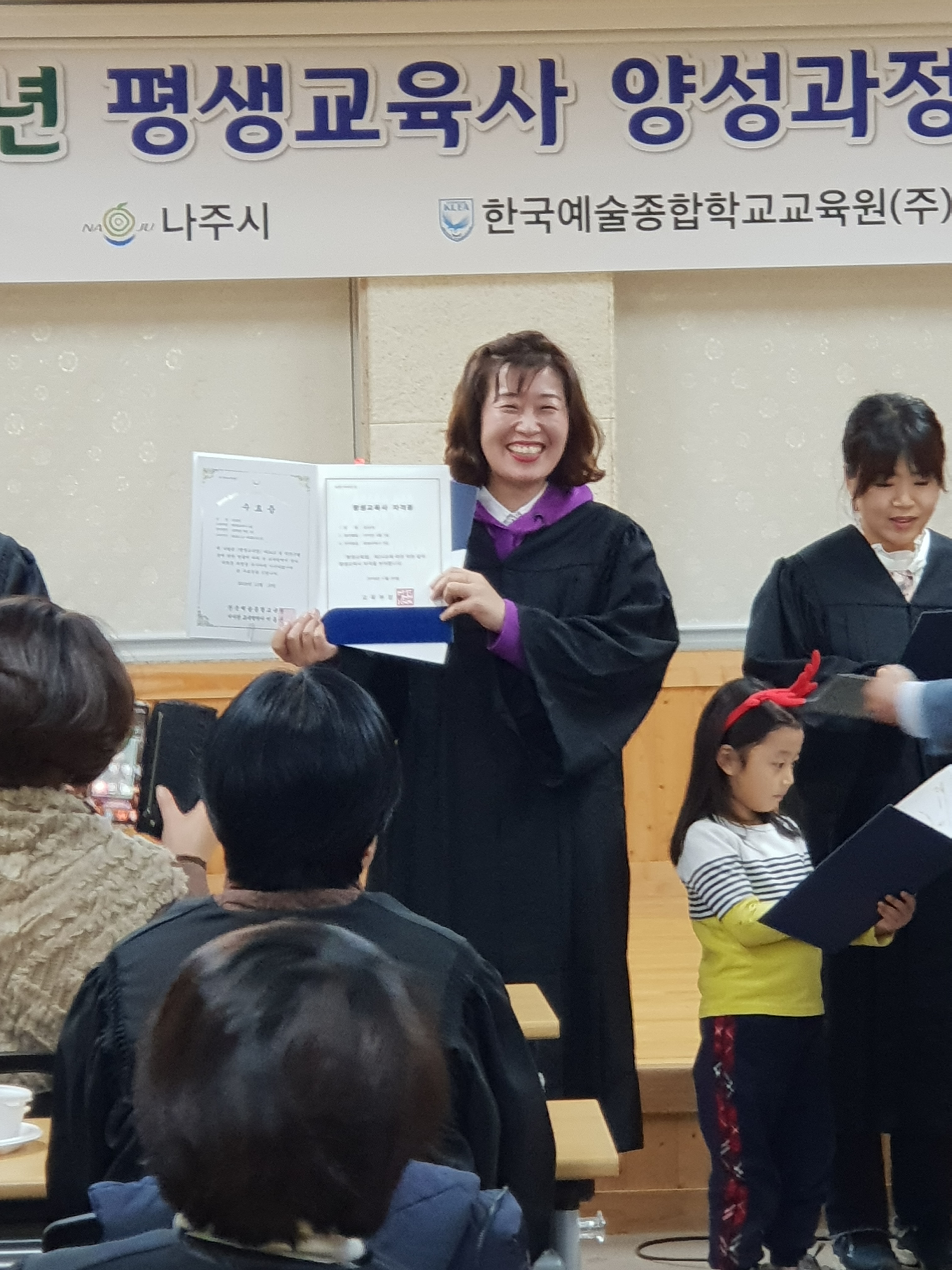 수여 웃는샷.jpg